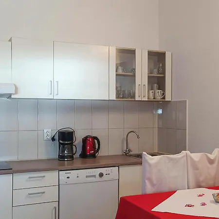 Διαμέρισμα 1 Bedroom Awesome In *