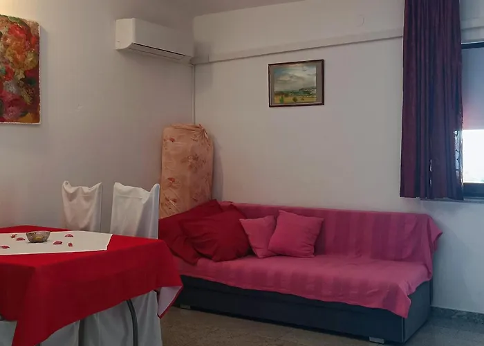 Apartment 1 Bedroom Awesome In *