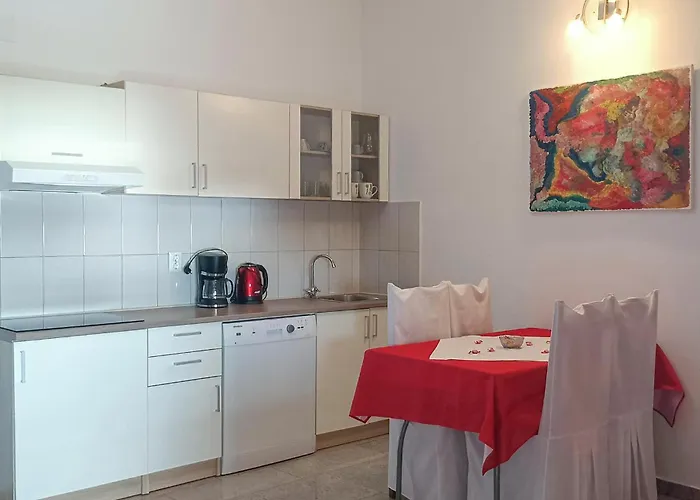 1 Bedroom Awesome In Apartment